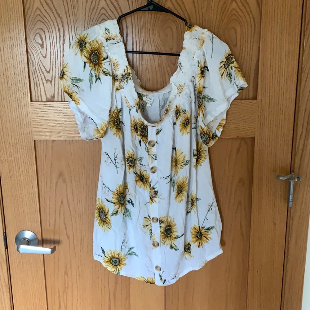 Maurices Button Front Sunflower Top Size 1